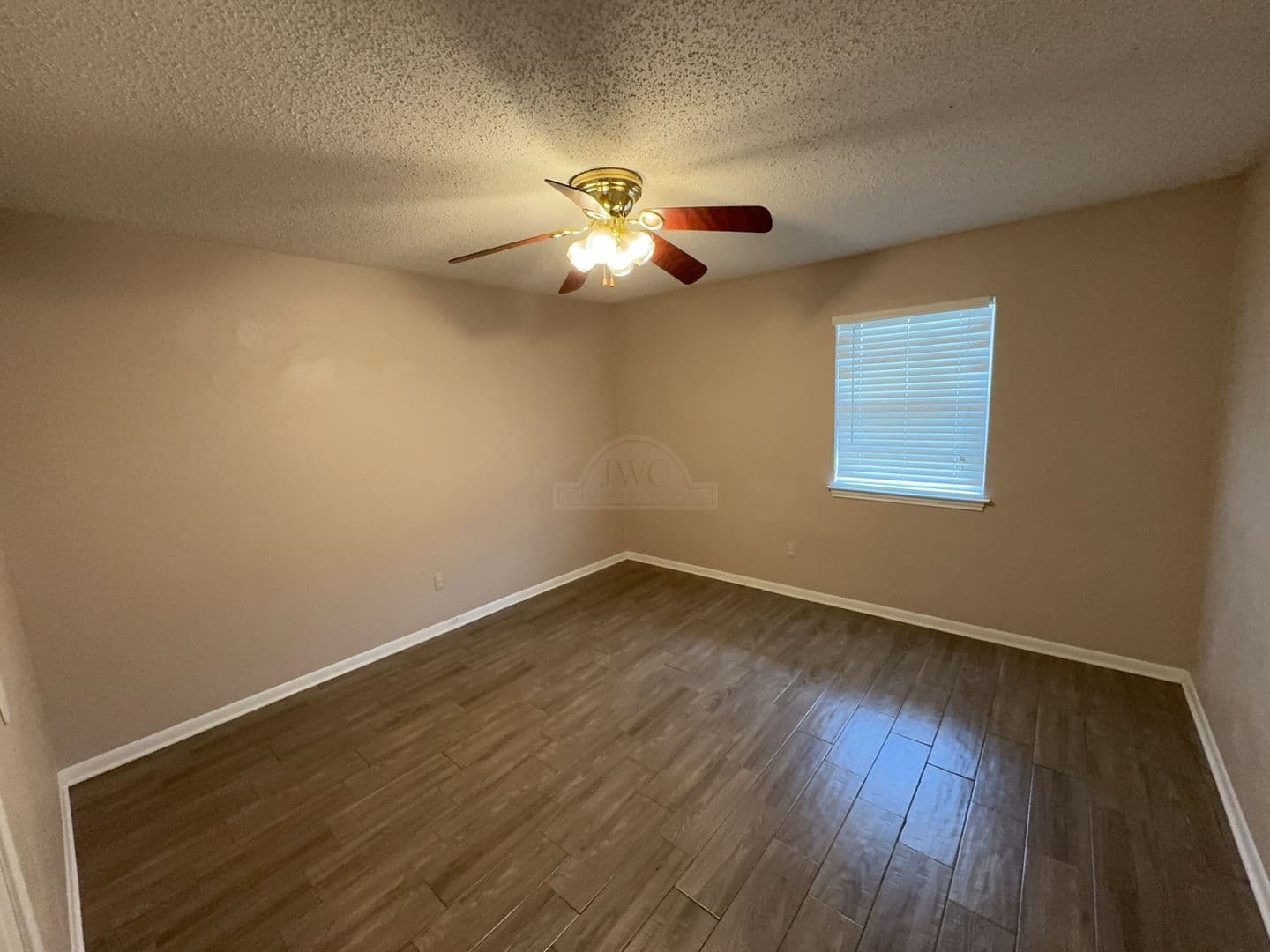 105 W. Reagan Ave 9 of 13