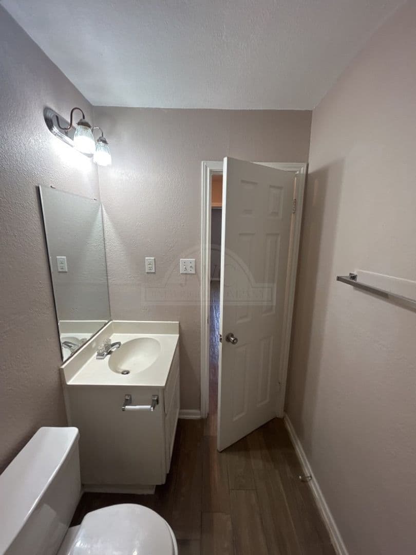 105 W. Reagan Ave 14 of 14