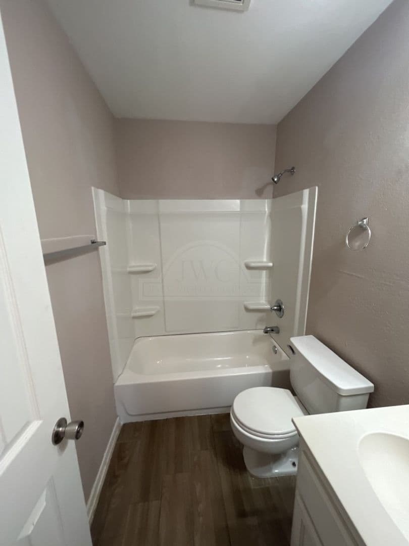 105 W. Reagan Ave 13 of 14