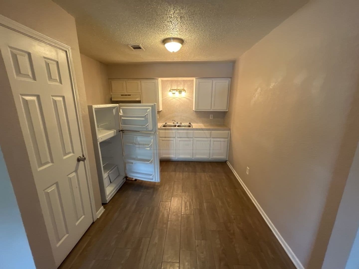 105 W. Reagan Ave 7 of 14
