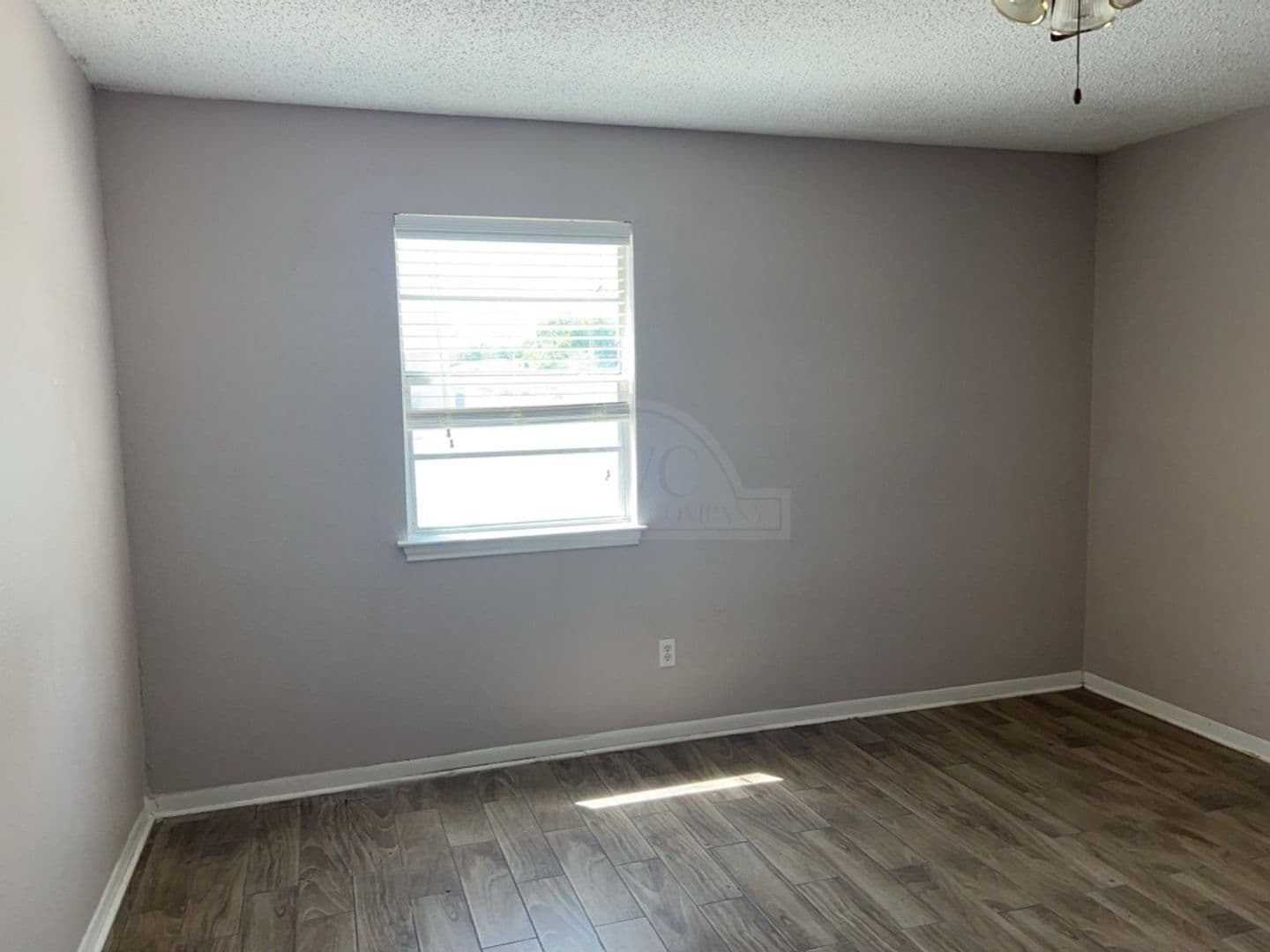 105 W. Reagan Ave 6 of 11