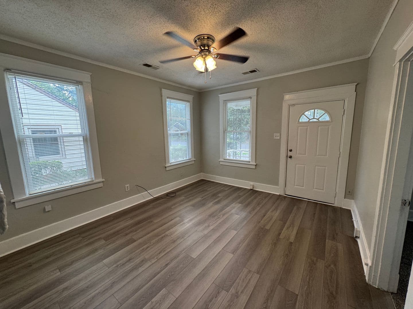554 Bon Air Street 2 of 11