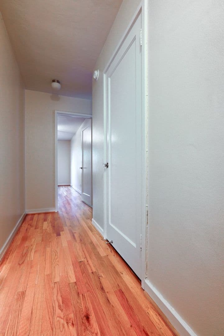Chic Updated Mid-Century Townhouse in Cedar Hills! 18 of 30