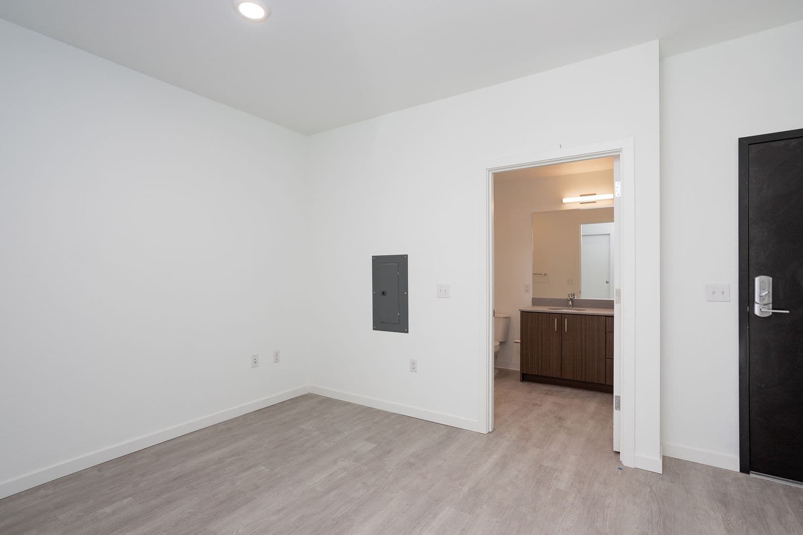 HOMEROOM APARTMENTS (HOME01) 3 of 18