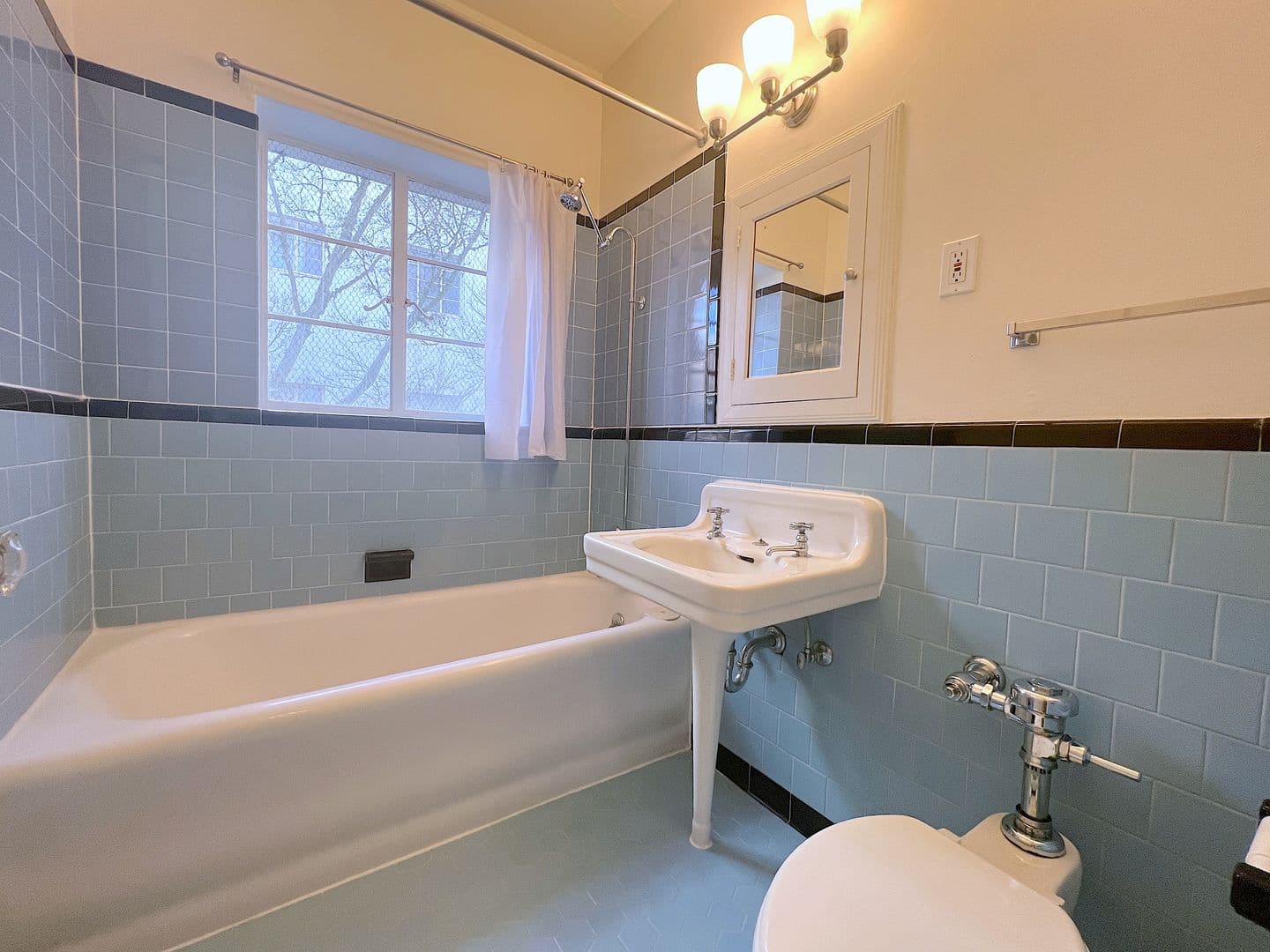REGENT APARTMENTS (REG01) 16 of 21