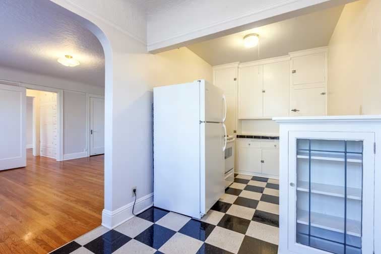 ESTELLE COURT APARTMENTS (MCM10) 2 of 8