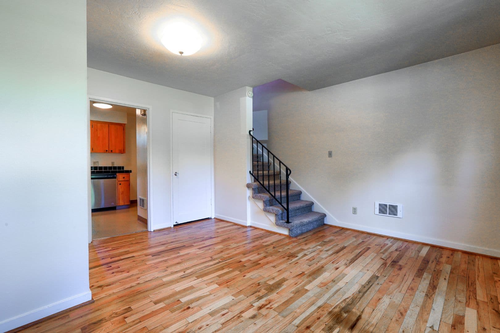 Chic Updated Mid-Century Townhouse in Cedar Hills! 2 of 25
