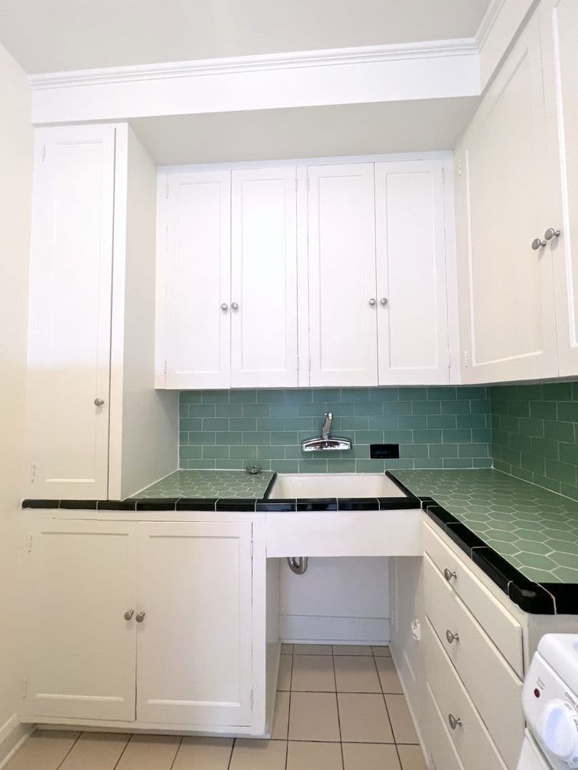 REGENT APARTMENTS (REG01) 4 of 21