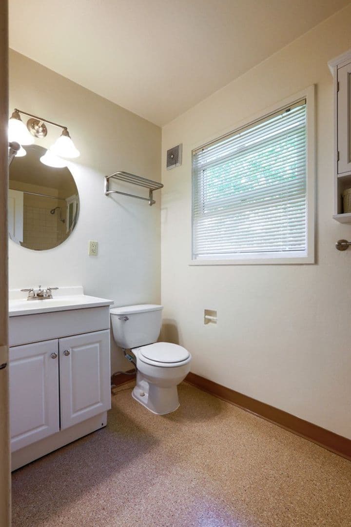 Chic Updated Mid-Century Townhouse in Cedar Hills! 26 of 30