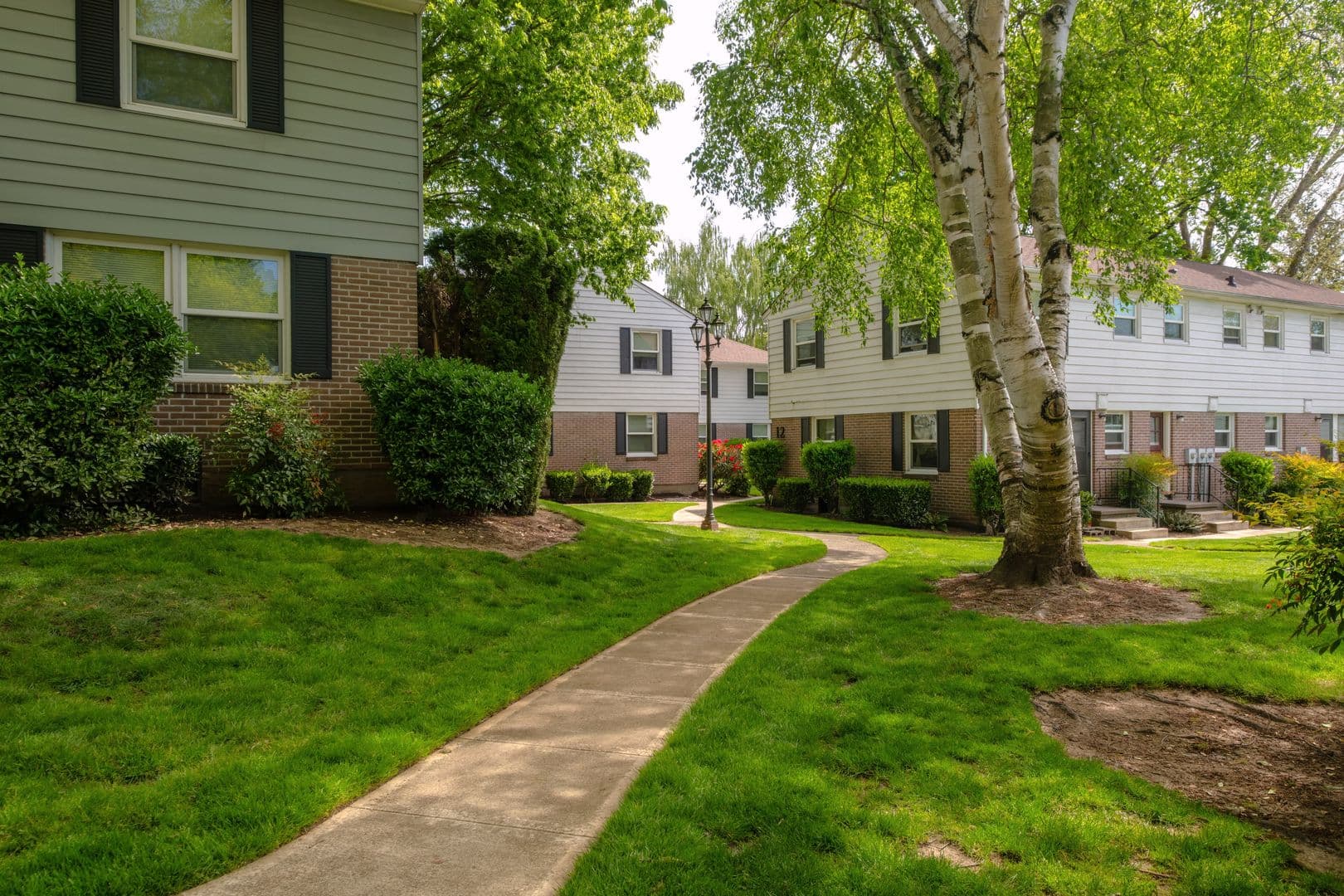 Chic Updated Mid-Century Townhouse in Cedar Hills! 18 of 26
