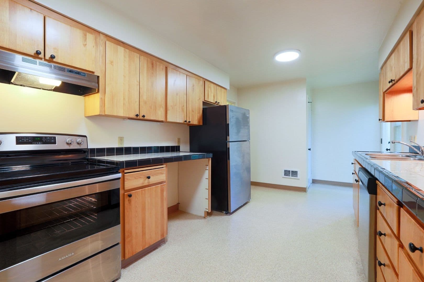 Chic Updated Mid-Century Townhouse in Cedar Hills! 16 of 30