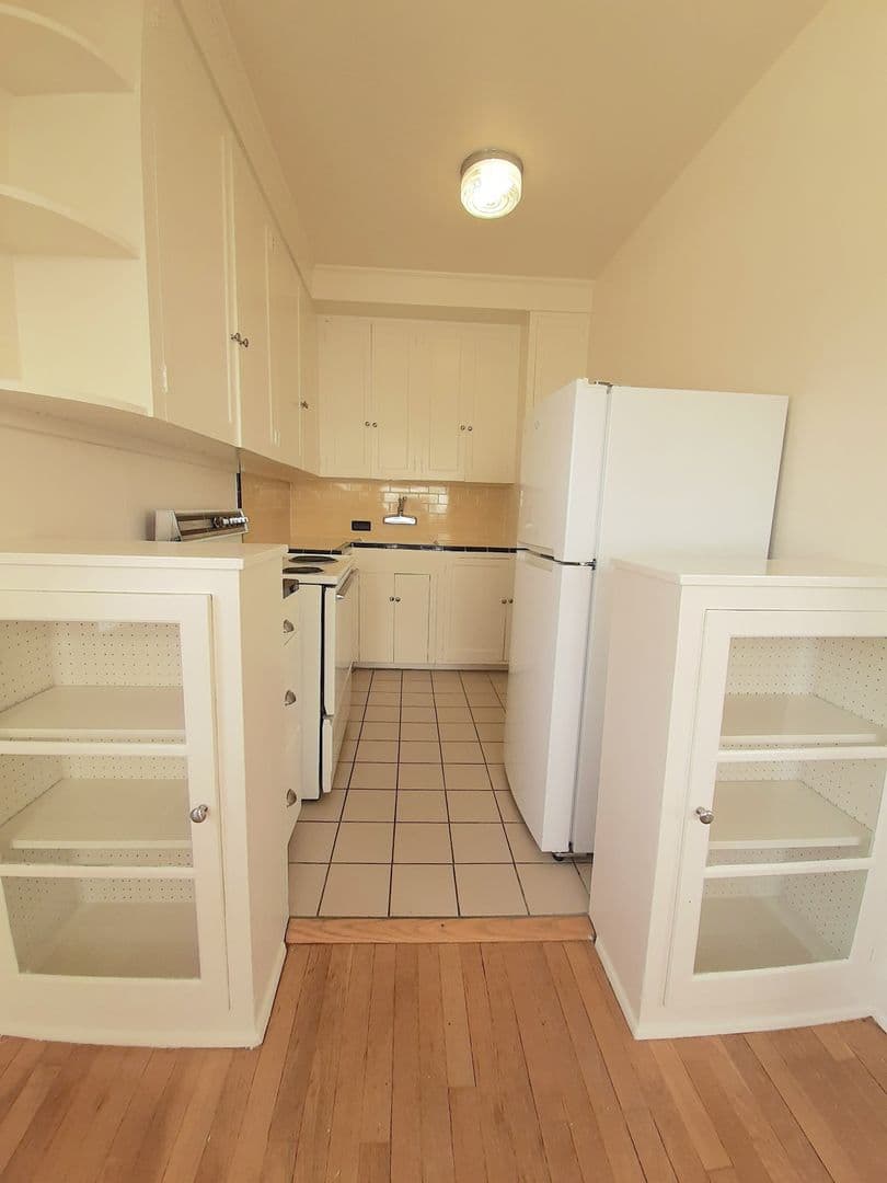REGENT APARTMENTS (REG01) 17 of 20