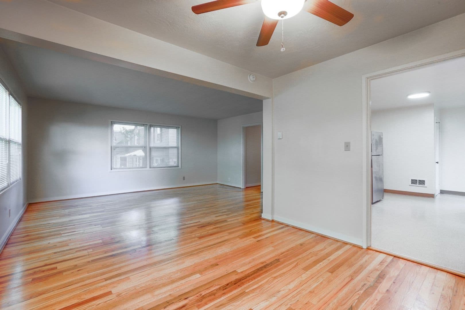 Chic Updated Mid-Century Townhouse in Cedar Hills! 14 of 30