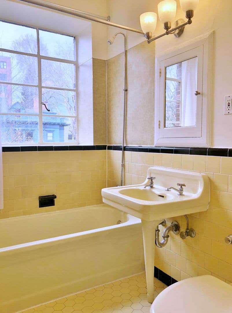 REGENT APARTMENTS (REG01) 6 of 18