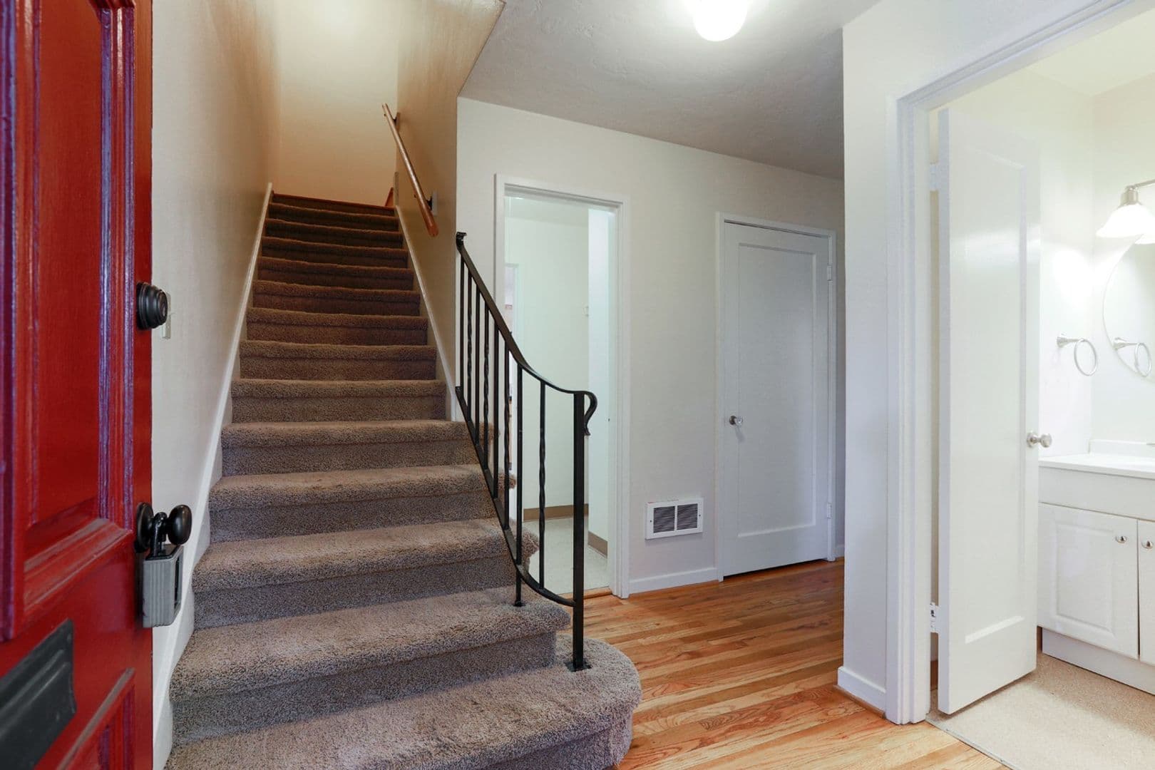 Chic Updated Mid-Century Townhouse in Cedar Hills! 12 of 30