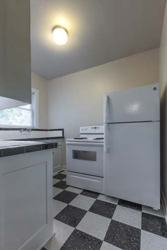 CARMEN APARTMENTS (JAMJ01) 4 of 10