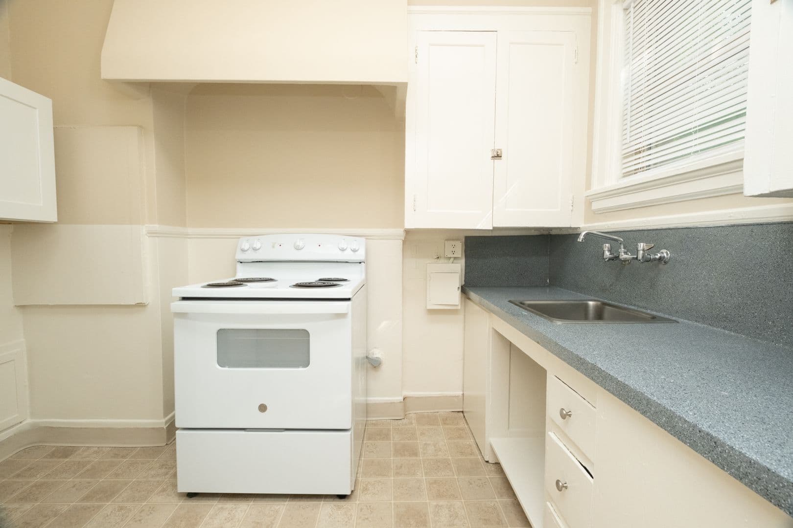 MOUNT TABOR APARTMENTS (MOUN01) 3 of 13