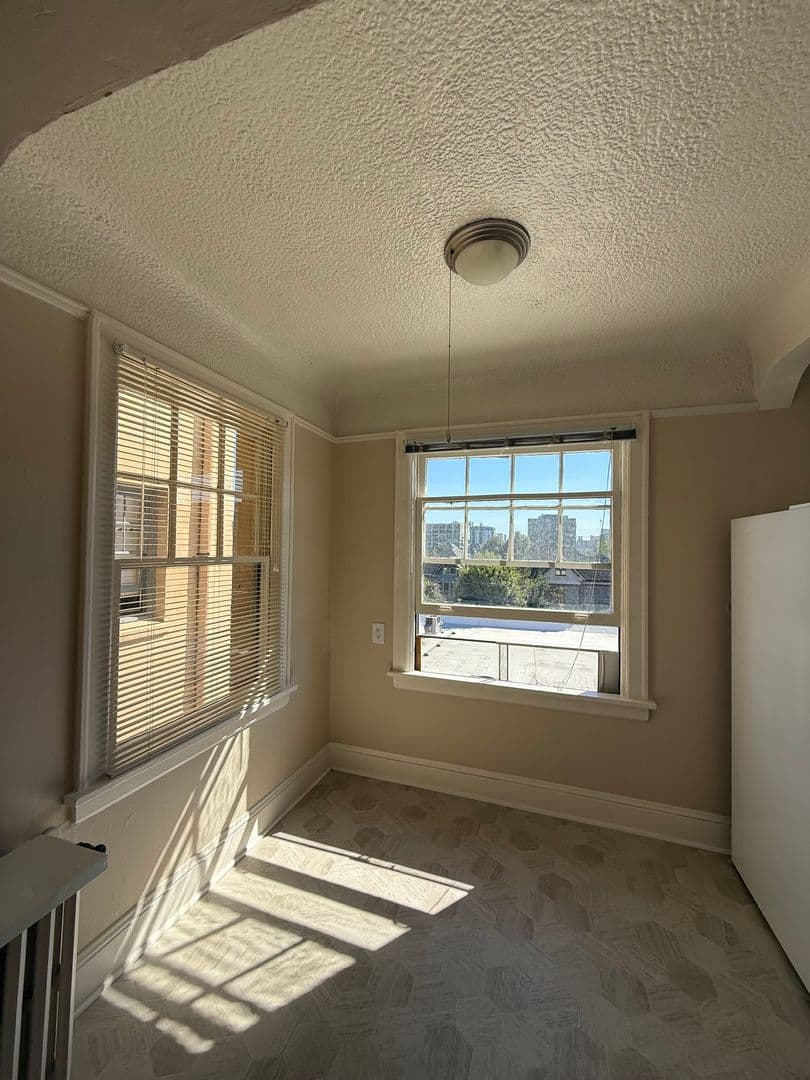 WORTHINGTON APARTMENTS (WORT01) 1 of 8