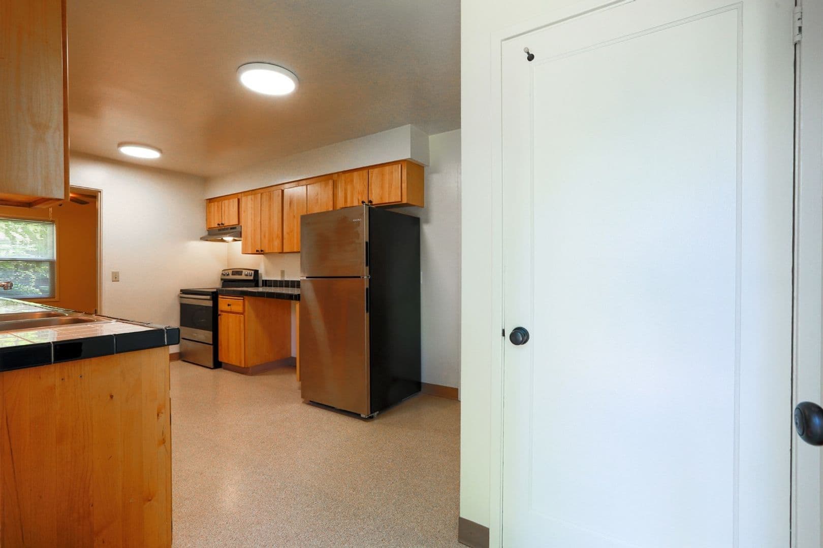 Chic Updated Mid-Century Townhouse in Cedar Hills! 11 of 30