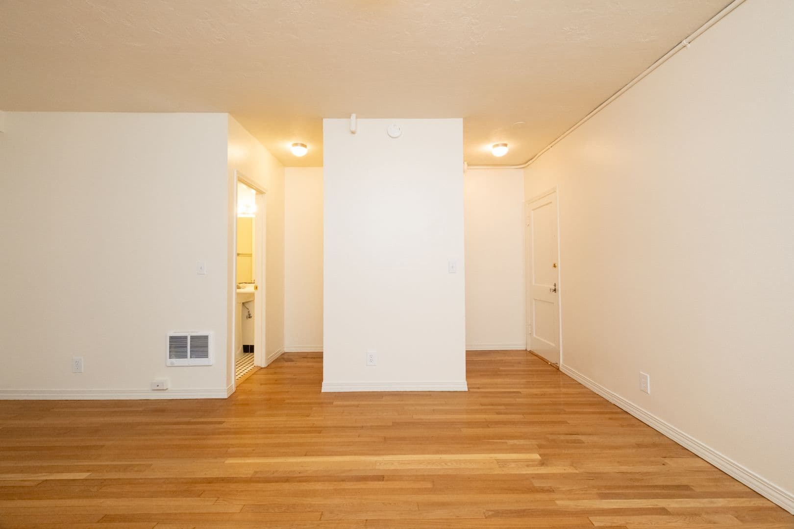 REGENT APARTMENTS (REG01) 7 of 17