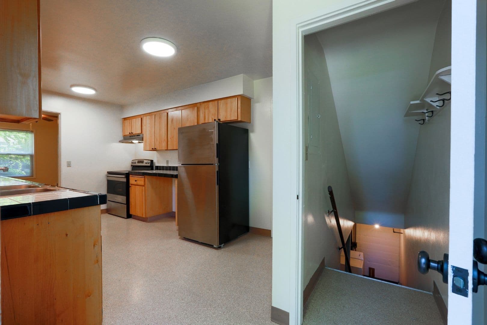 Chic Updated Mid-Century Townhouse in Cedar Hills 7 of 16