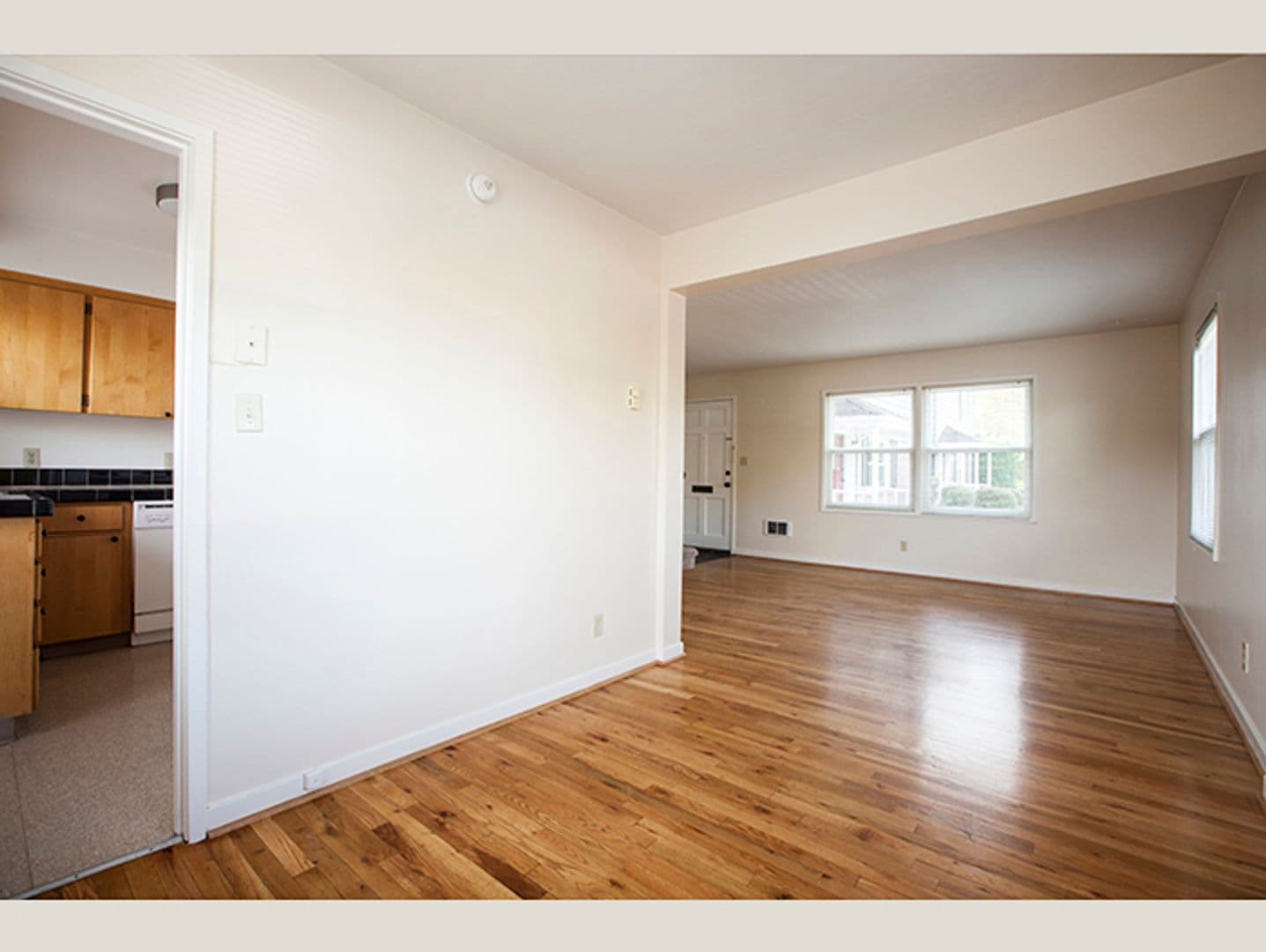 Chic Updated Mid-Century Townhouse in Cedar Hills! 19 of 26