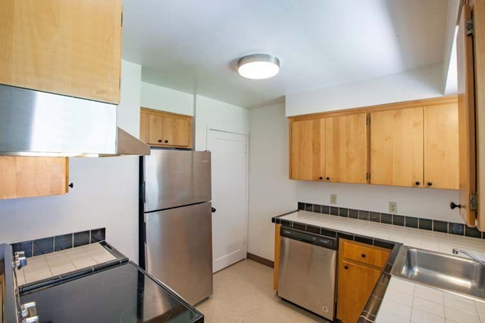 Chic Updated Mid-Century Townhouse in Cedar Hills! 24 of 26