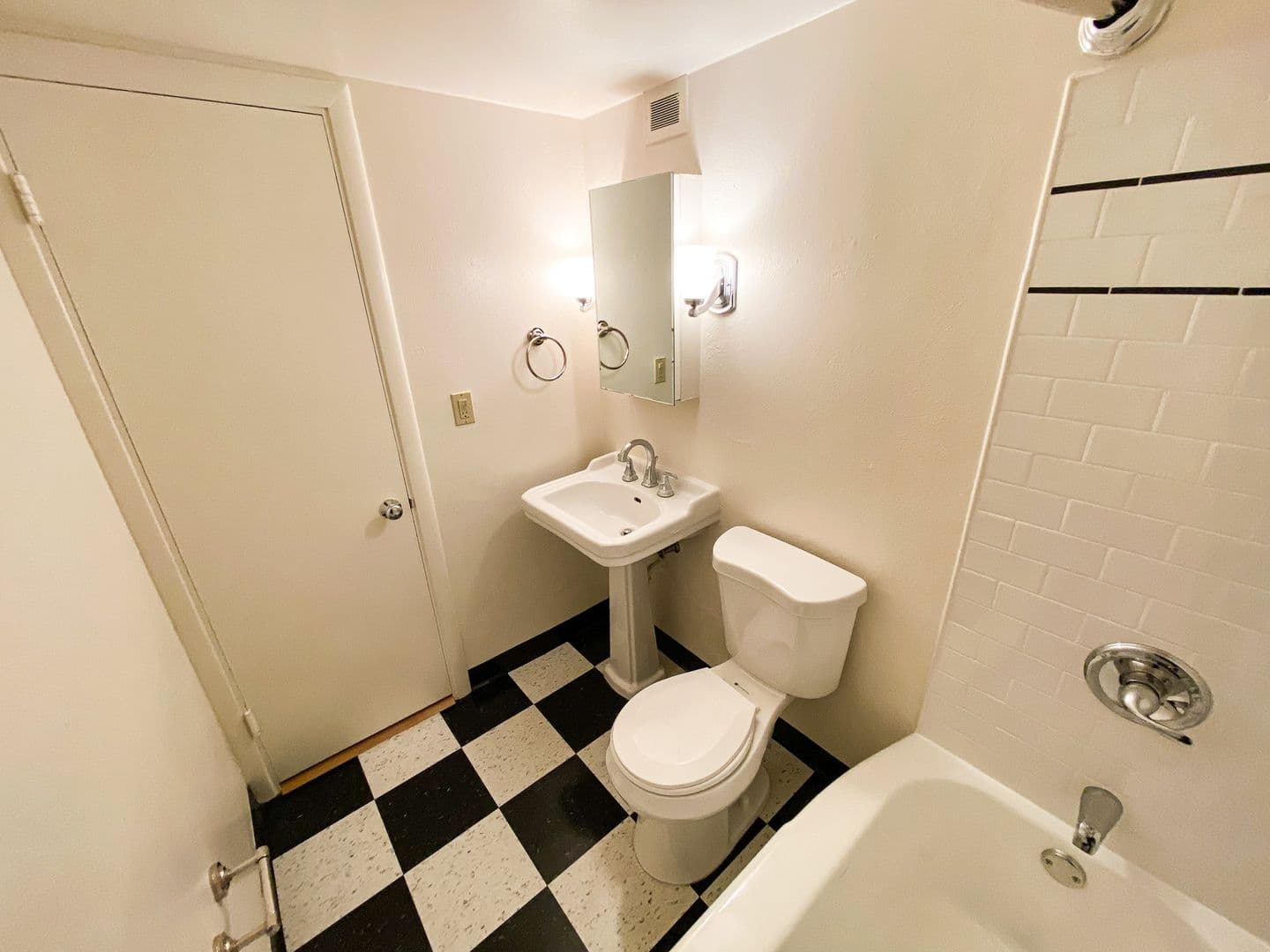 ROSE PLAZA APARTMENTS (RISI01) 27 of 29