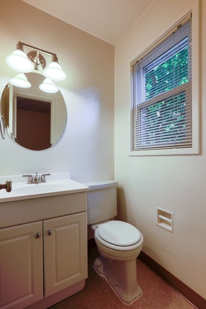 Chic Updated Mid-Century Townhouse in Cedar Hills 8 of 16