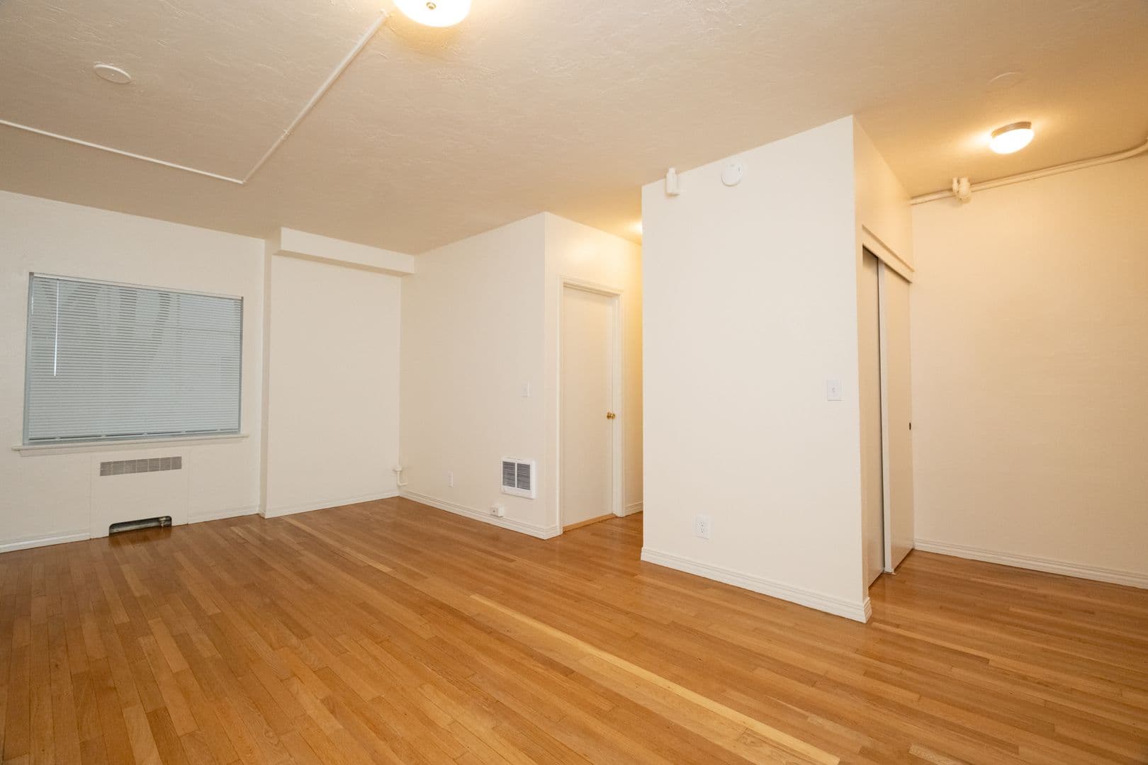 REGENT APARTMENTS (REG01) 4 of 17