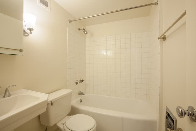 ROSE PLAZA APARTMENTS (RISI01) 9 of 28