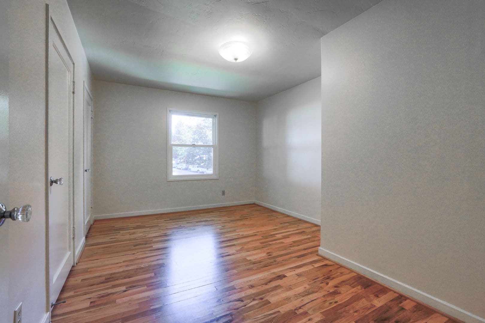 Chic Updated Mid-Century Townhouse in Cedar Hills! 17 of 25