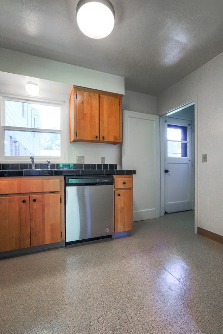 Chic Updated Mid-Century Townhouse in Cedar Hills! 5 of 25