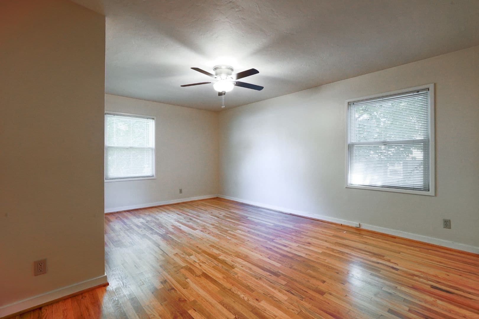 Chic Updated Mid-Century Townhouse in Cedar Hills! 21 of 30