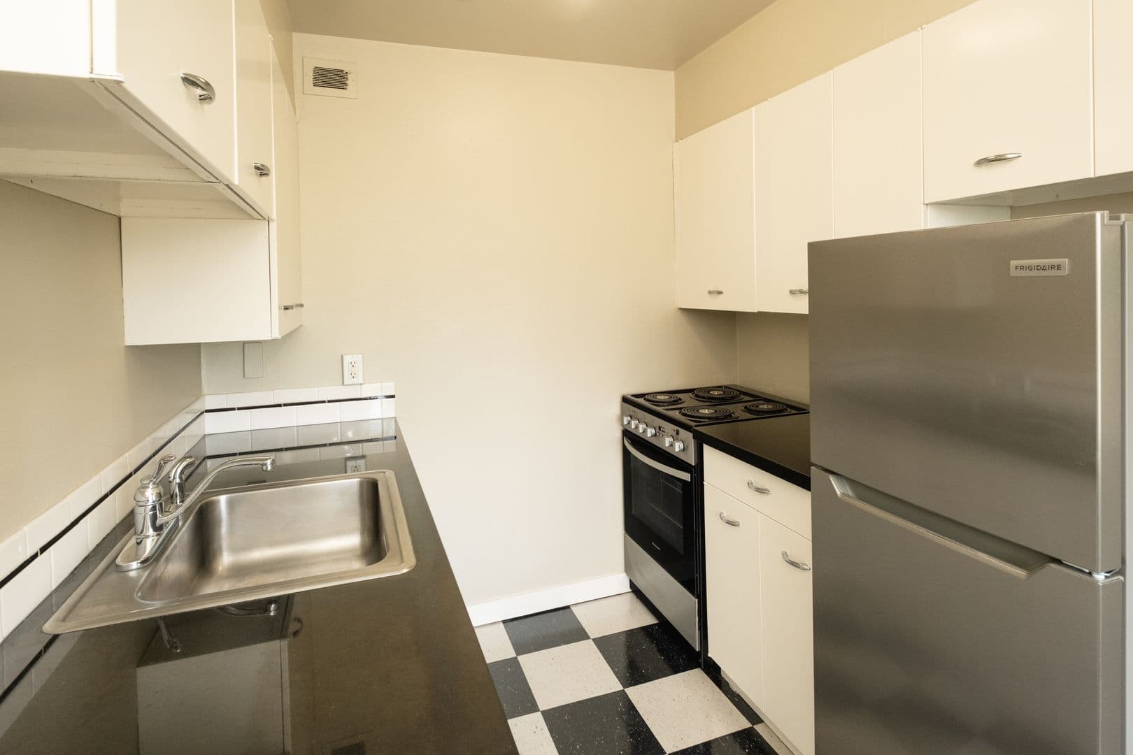 ROSE PLAZA APARTMENTS (RISI01) 5 of 30