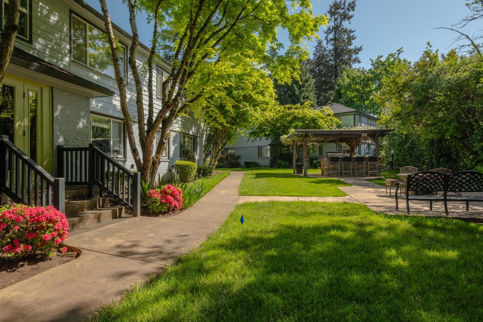 UPTOWN AT LAKE OSWEGO (UPTLO) 1 of 30