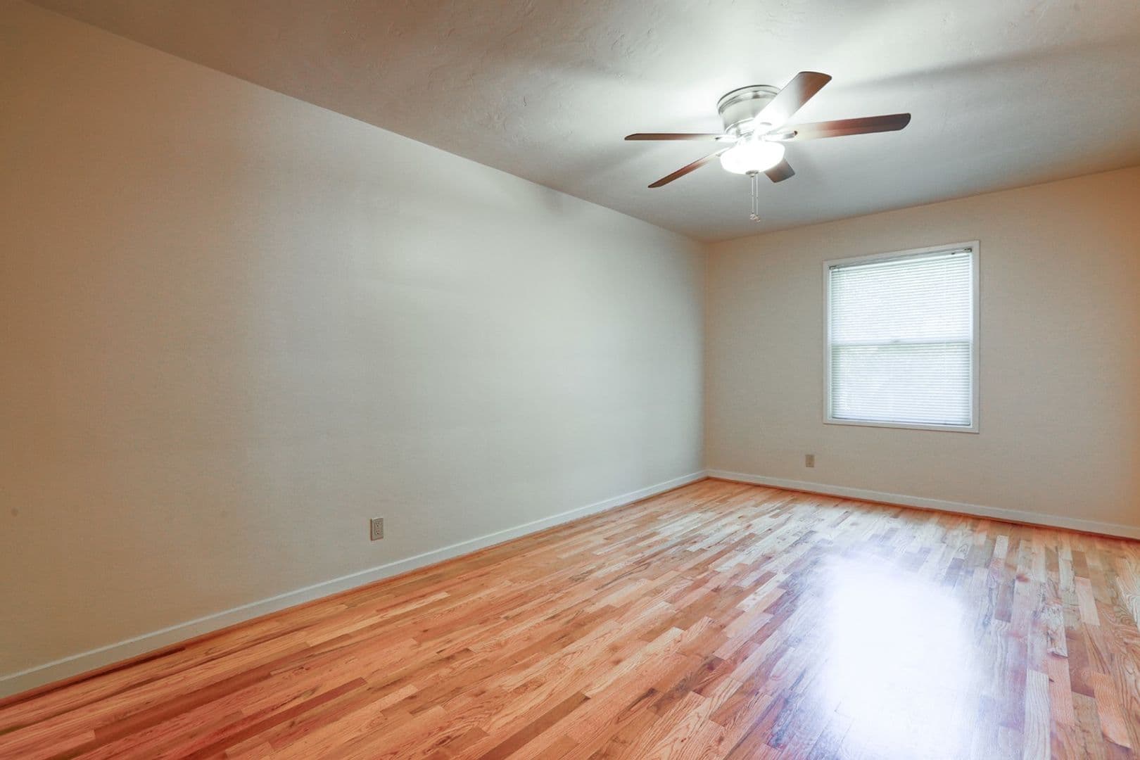 Chic Updated Mid-Century Townhouse in Cedar Hills! 25 of 30