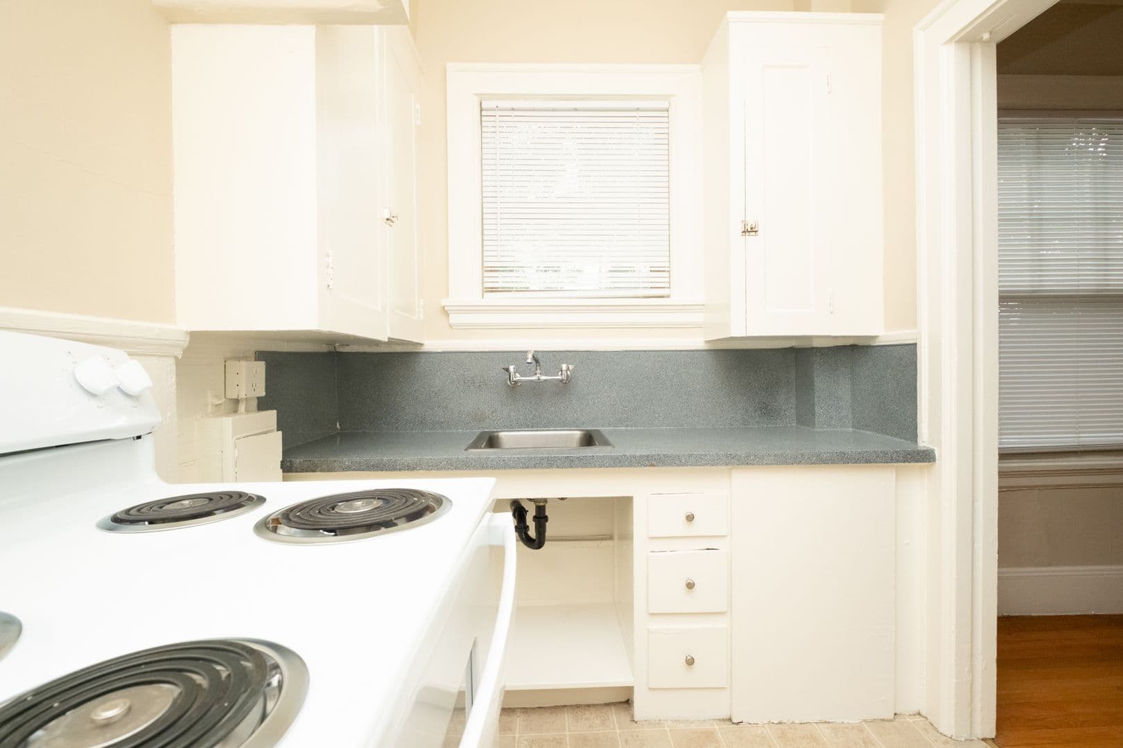 MOUNT TABOR APARTMENTS (MOUN01) 5 of 13