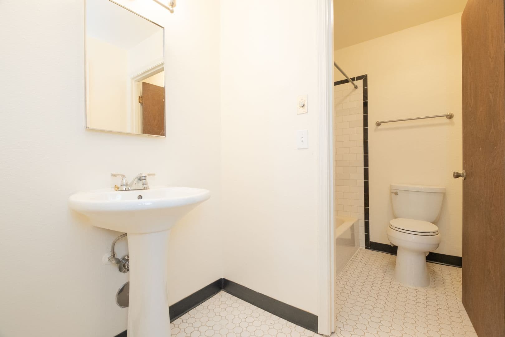 REGENT APARTMENTS (REG01) 9 of 18