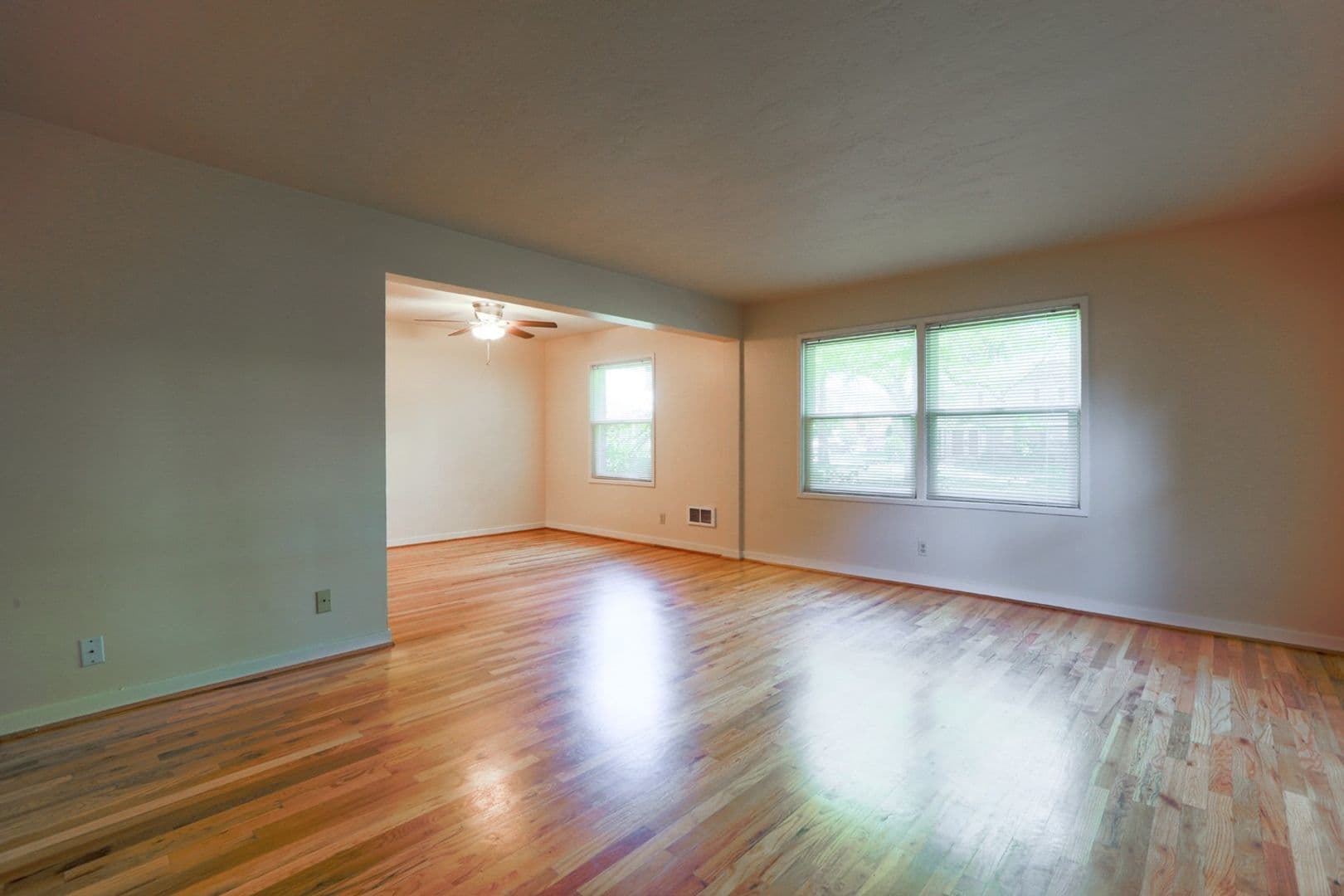 Chic Updated Mid-Century Townhouse in Cedar Hills! 9 of 30