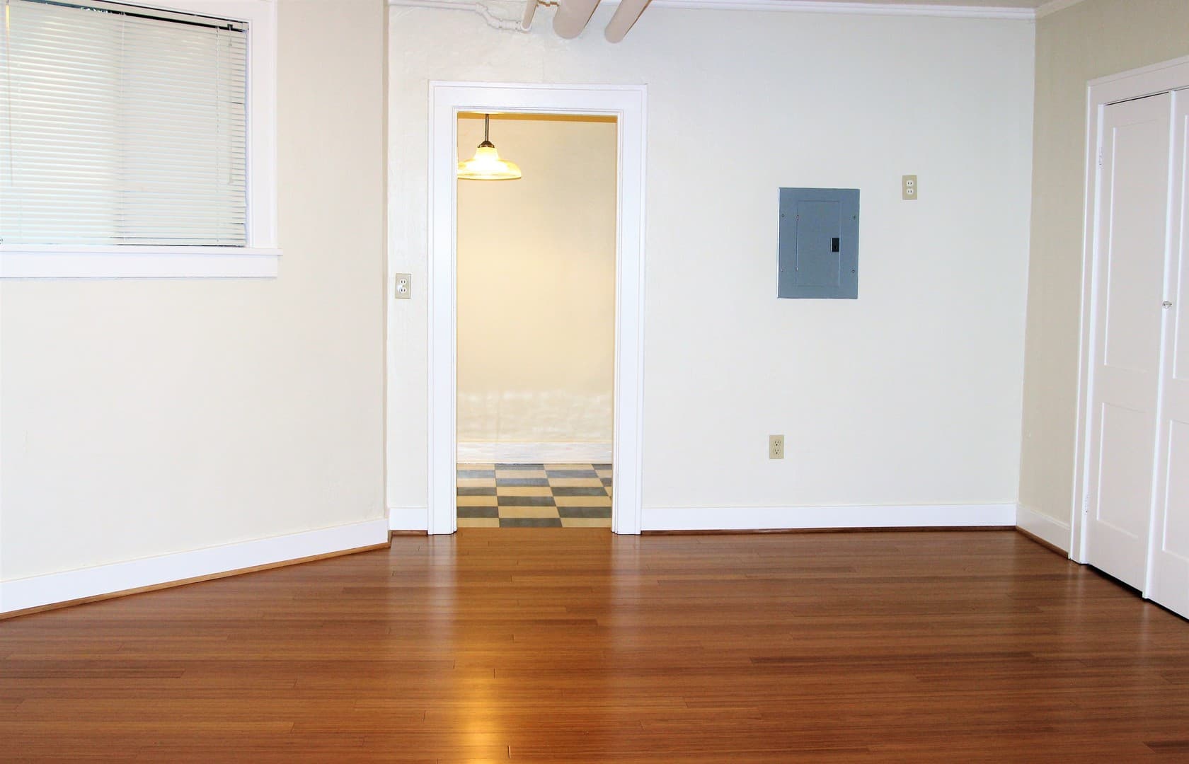 CASTLE ROSE APARTMENTS (BALM05) 2 of 17