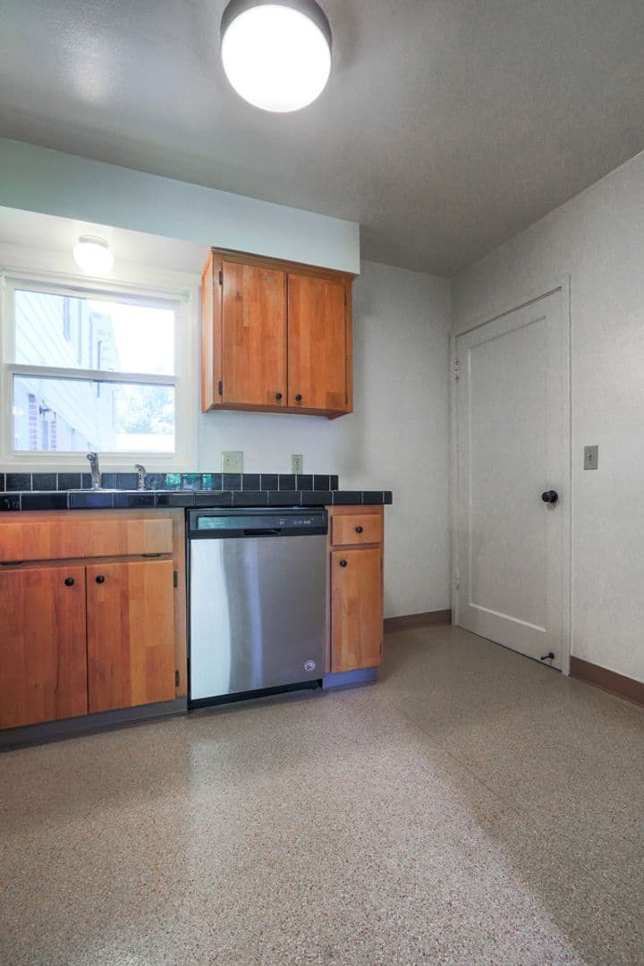 Chic Updated Mid-Century Townhouse in Cedar Hills! 9 of 25
