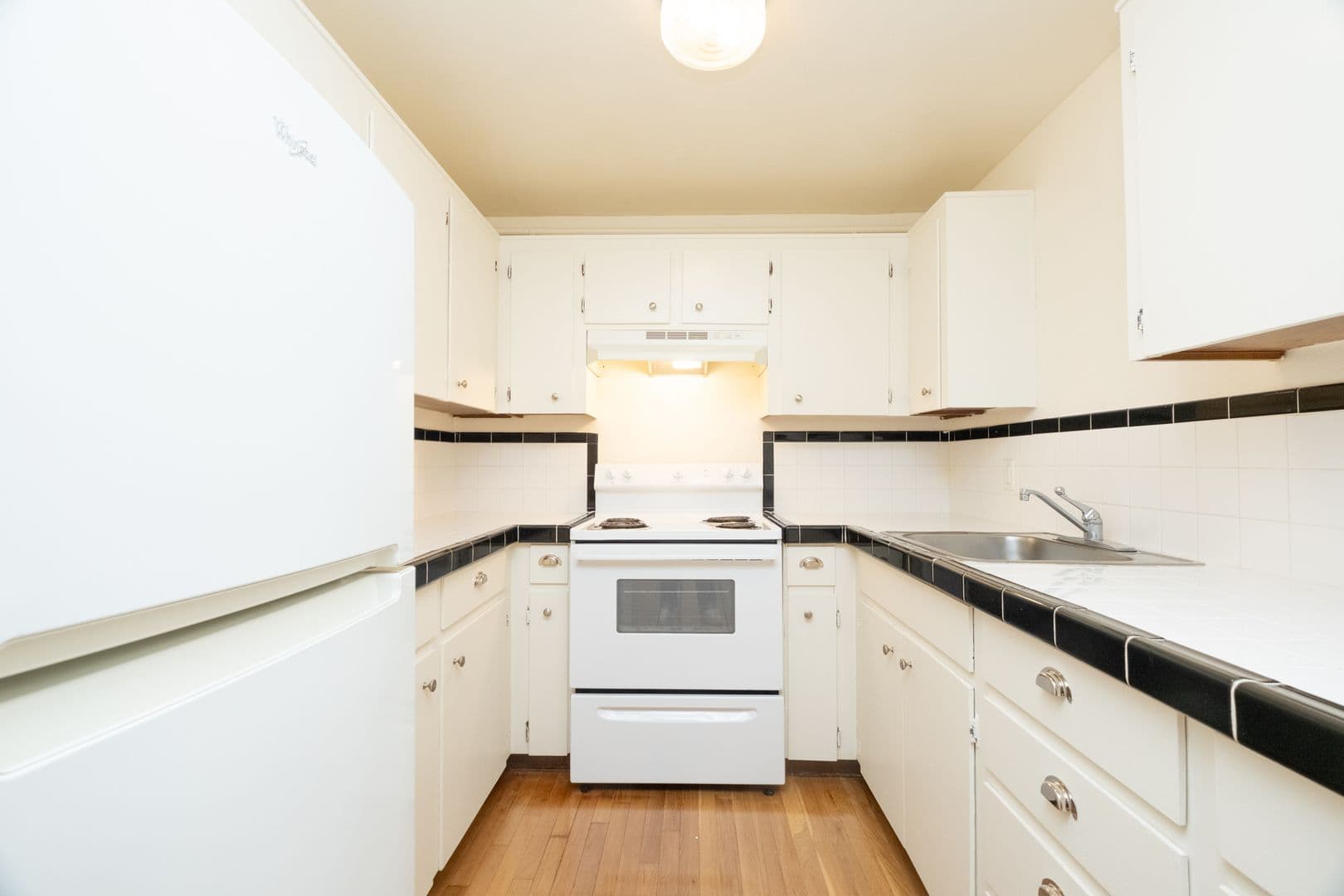 REGENT APARTMENTS (REG01) 6 of 17