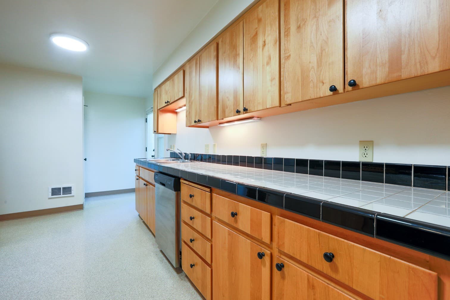 Chic Updated Mid-Century Townhouse in Cedar Hills 2 of 16
