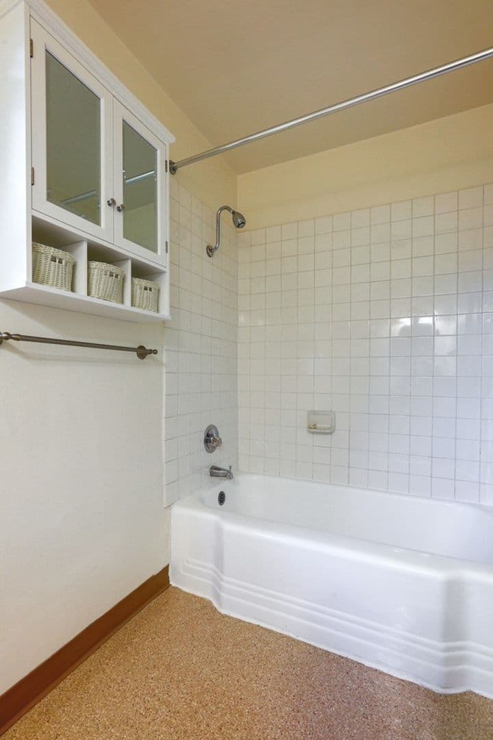 Chic Updated Mid-Century Townhouse in Cedar Hills! 20 of 30