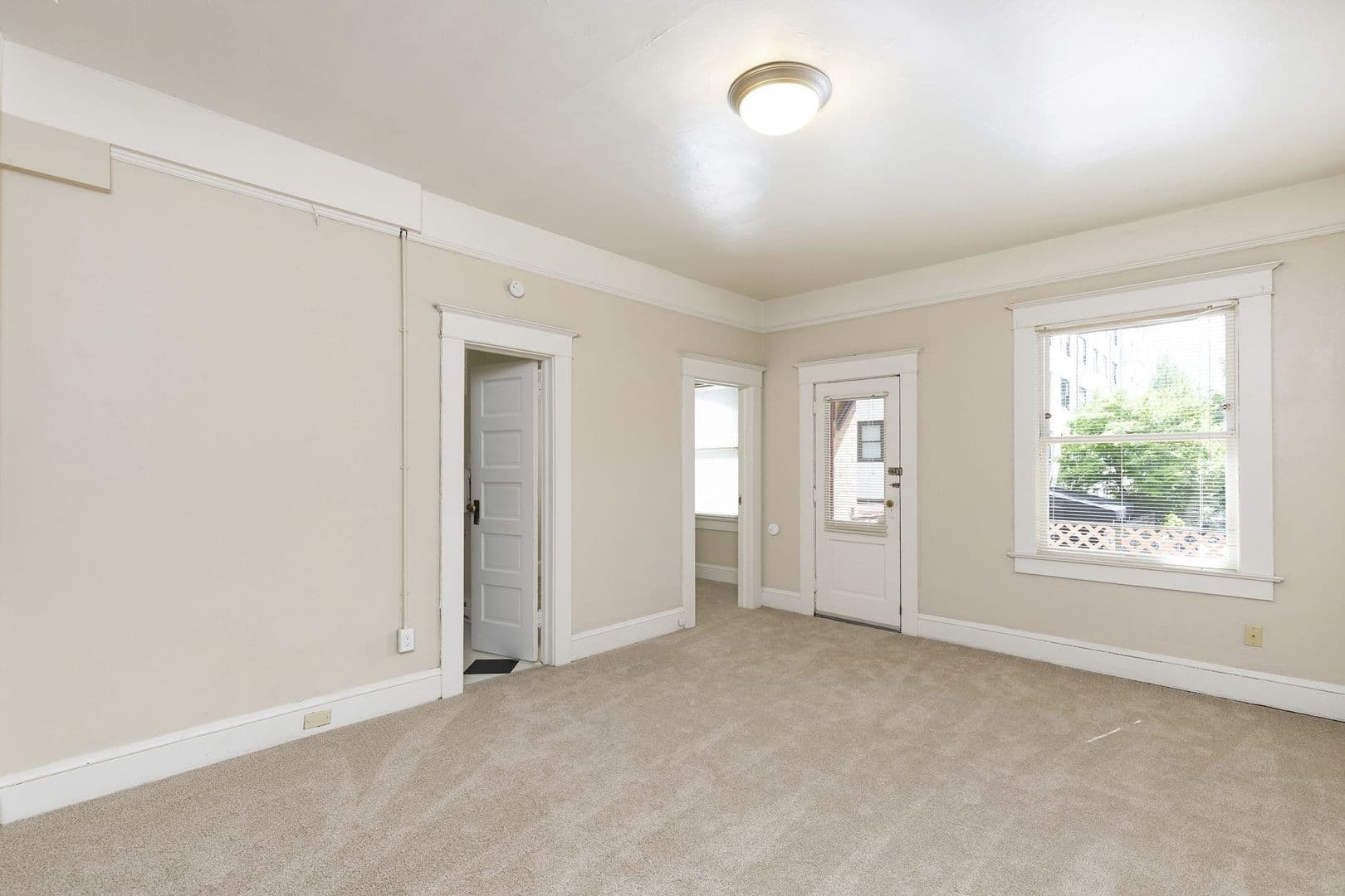 KINGSBURY APARTMENTS (KING01) 1 of 8