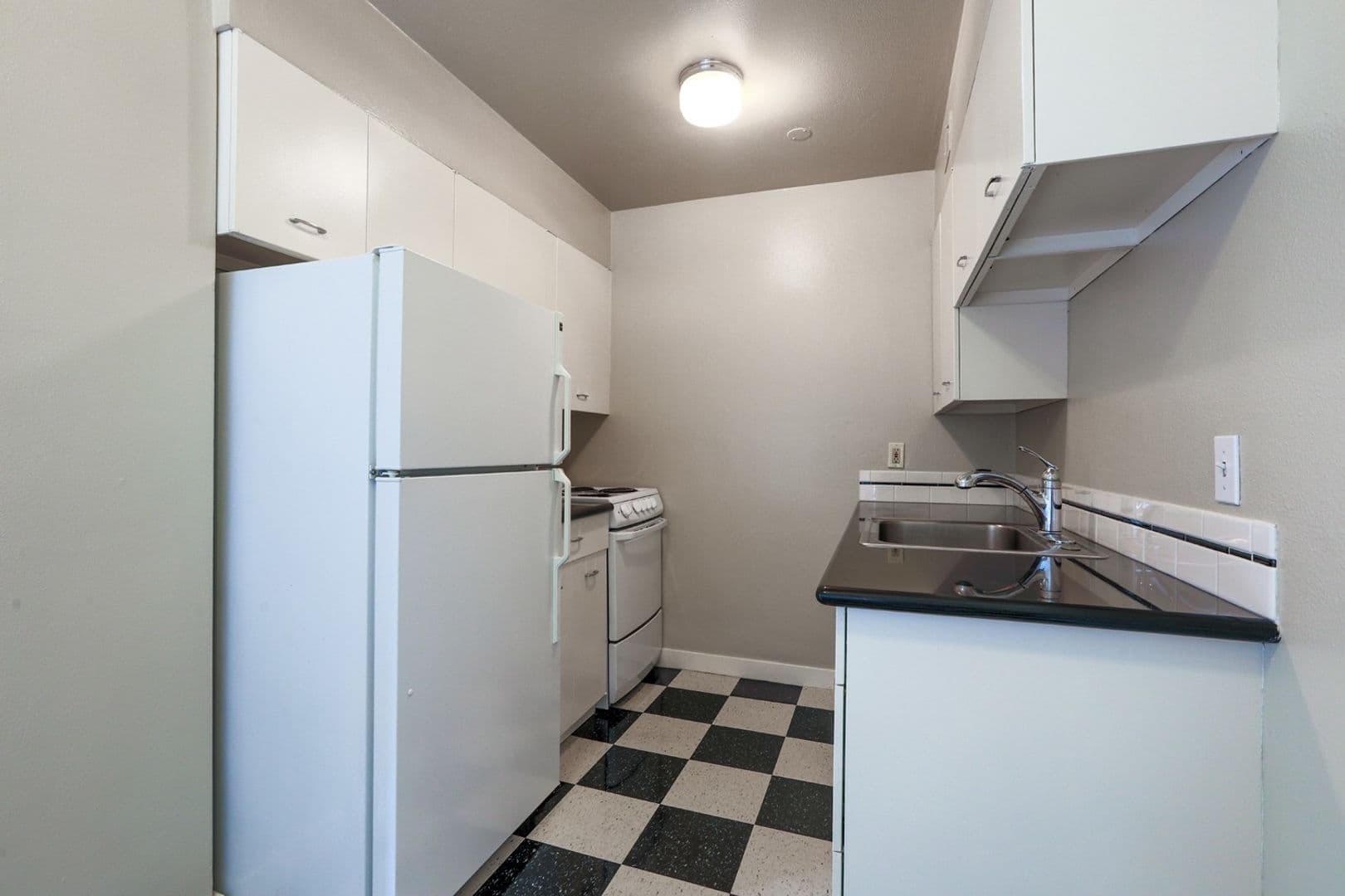 ROSE PLAZA APARTMENTS (RISI01) 3 of 31