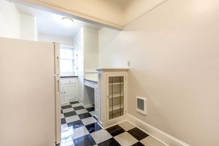 ESTELLE COURT APARTMENTS (MCM10) 7 of 11