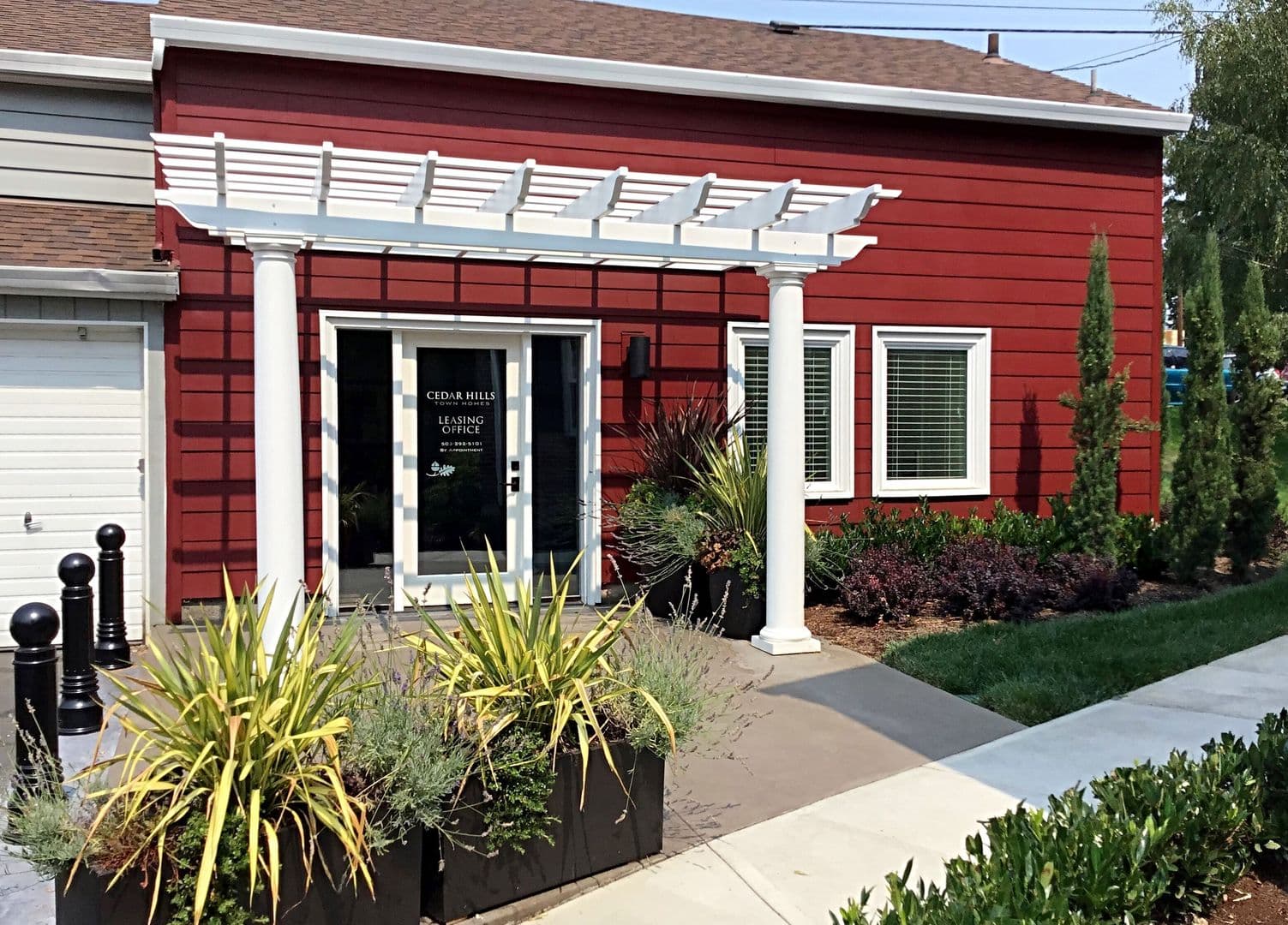 Chic Updated Mid-Century Townhouse in Cedar Hills! 21 of 26