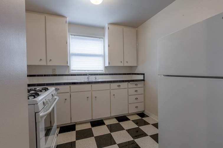 AMBERLEY APARTMENTS (JAMJ02) 4 of 15